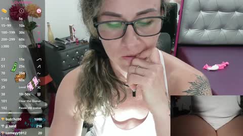 Snapshot of vickysexyx chatting on December 30, 2024, 10:55 pm Valentina online show from December 30, 2024, 10:55 pm