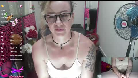 Snapshot of vickysexyx chatting on October 3, 2025, 7:55 pm Valentina online show from October 3, 2025, 7:55 pm