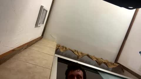 vicrobertson595 online show from April 12, 2026, 2:33 pm