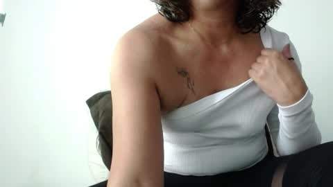 Snapshot of victoria25_meester chatting on April 15, 2026, 4:03 pm Hi guys Im victoria Be the one who can control me in PVT online show from April 15, 2026, 4:03 pm