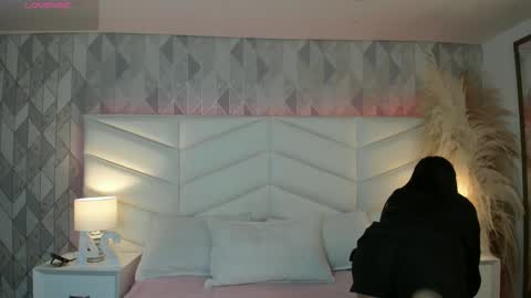 victoria___jonnes online show from October 8, 2025, 11:41 am