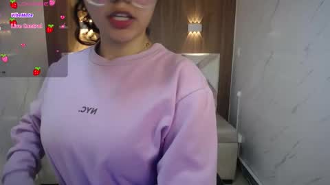 victoria_castillo_b online show from October 2, 2025, 3:02 am