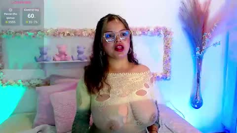victoria_cherry_ online show from October 2, 2025, 11:39 am