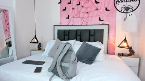 valentina online show from November 4, 2025, 11:42 am