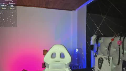 victoria_floyd1 online show from April 20, 2026, 8:43 pm