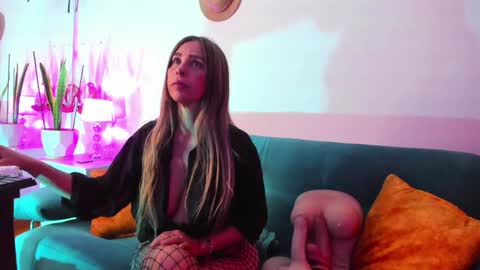 Snapshot of victoria_jhones chatting on January 14, 2025, 8:04 pm Victoria online show from January 14, 2025, 8:04 pm