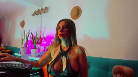 Snapshot of victoria_jhones chatting on February 2, 2025, 12:24 pm Victoria online show from February 2, 2025, 12:24 pm