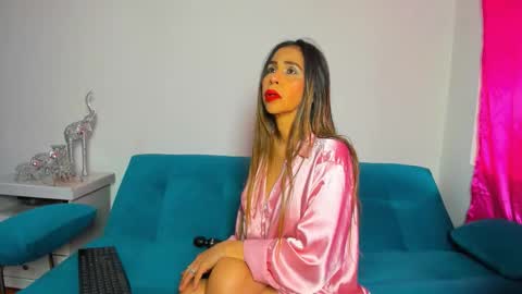 Victoria  online show from November 30, 2025, 4:11 pm