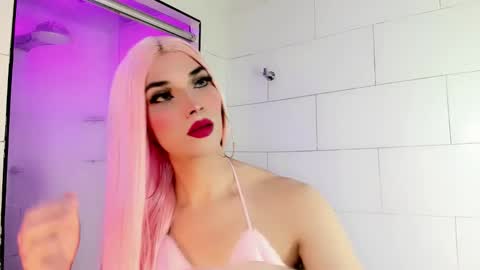 Victoria online show from October 28, 2025, 7:16 pm