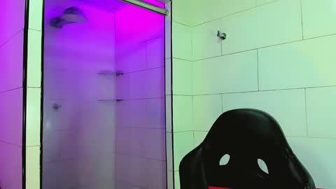 Victoria online show from November 5, 2025, 7:25 pm