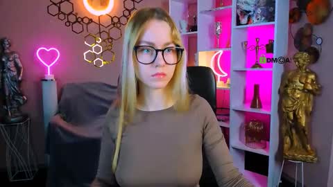 Snapshot of victoria_pretty_ chatting on October 12, 2025, 12:04 pm Victoria online show from October 12, 2025, 12:04 pm