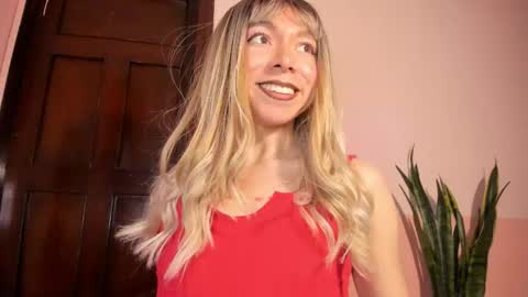 D A N I online show from September 25, 2025, 6:44 pm