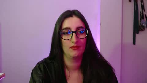 Victoria online show from October 3, 2025, 8:50 pm