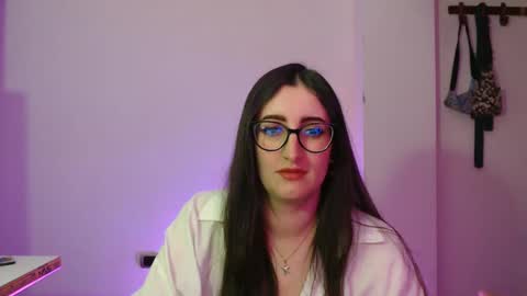 Victoria online show from October 29, 2025, 9:05 pm