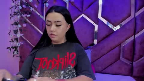 Victoria online show from December 22, 2025, 7:55 pm