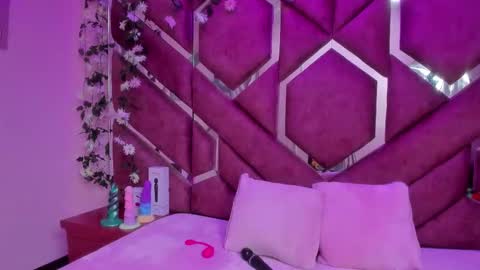 Victoria online show from February 25, 2026, 8:29 pm