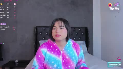 Snapshot of victoria_vallejo_01 chatting on July 4, 2026, 12:00 pm Victoria online show from July 4, 2026, 12:00 pm