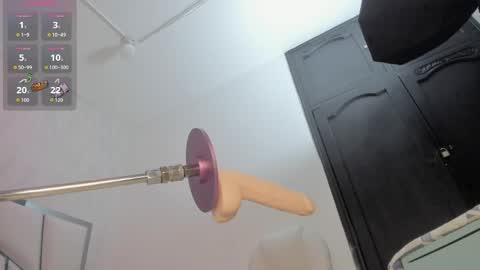 Victoria Sofia online show from April 15, 2026, 9:04 pm