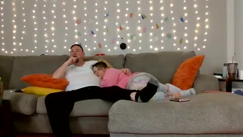 Victoria and Jesse online show from December 21, 2024, 6:09 am