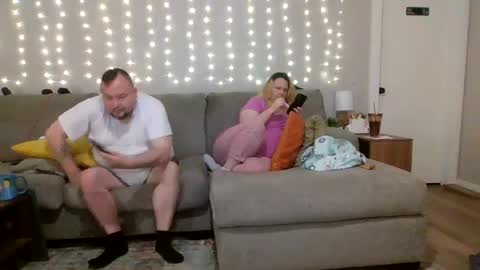 Victoria and Jesse online show from October 1, 2025, 3:45 am