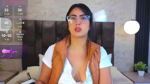 Victoria Andrade online show from March 22, 2026, 12:41 pm