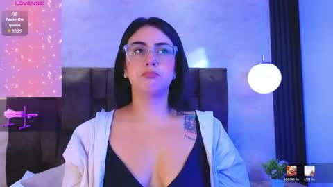 Snapshot of victoriaandrade chatting on May 14, 2026, 12:45 pm Victoria Andrade online show from May 14, 2026, 12:45 pm