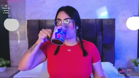 Snapshot of victoriaandrade chatting on May 17, 2026, 12:34 pm Victoria Andrade online show from May 17, 2026, 12:34 pm