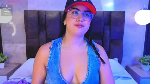 Snapshot of victoriaandrade chatting on May 30, 2026, 12:46 pm Victoria Andrade online show from May 30, 2026, 12:46 pm