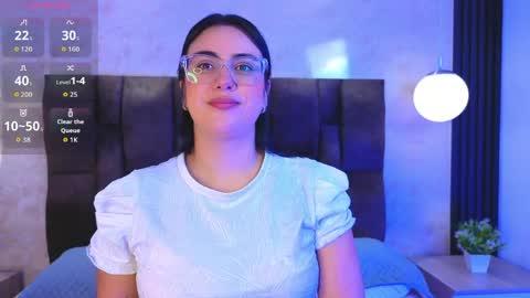 Snapshot of victoriaandrade chatting on June 1, 2026, 12:40 pm Victoria Andrade online show from June 1, 2026, 12:40 pm