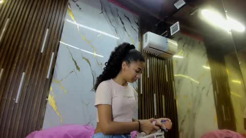 Victoria  online show from October 2, 2025, 7:54 pm