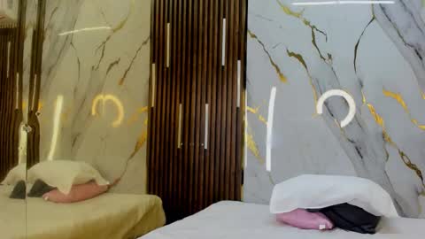 Victoria  online show from November 23, 2025, 7:57 pm