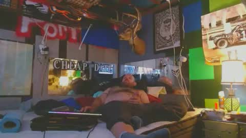 victoriajohn online show from November 30, 2025, 2:32 pm