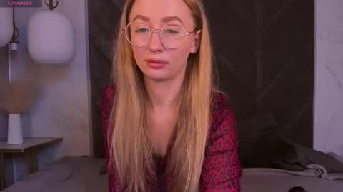 Victoria online show from November 10, 2025, 5:50 am