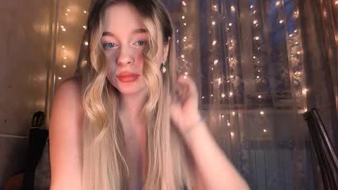 Eva and Victor online show from December 11, 2024, 1:17 pm