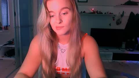 Eva and Victor online show from September 12, 2025, 10:04 am