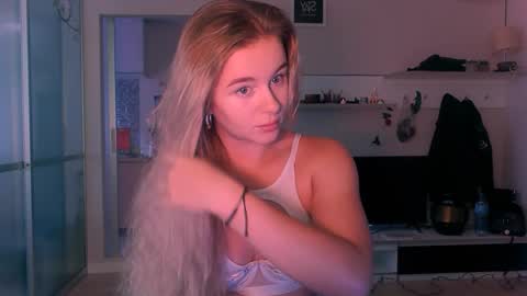 Eva and Victor online show from September 18, 2025, 5:09 am