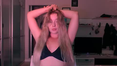 Eva and Victor online show from September 27, 2025, 1:16 pm