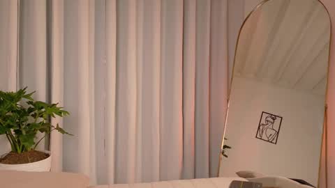 VictoriaNova online show from December 2, 2025, 9:21 pm