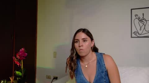 Snapshot of victorianova chatting on May 16, 2026, 6:39 pm VictoriaNova online show from May 16, 2026, 6:39 pm