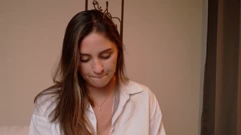 Snapshot of victorianova chatting on May 28, 2026, 10:29 pm VictoriaNova online show from May 28, 2026, 10:29 pm