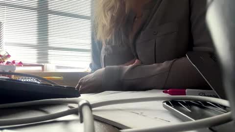 Victoria online show from November 14, 2025, 4:06 pm