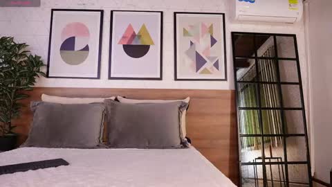 Victoria Shelby  online show from April 14, 2026, 12:00 pm