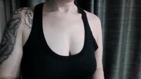 victoriaskyee online show from April 22, 2026, 3:09 am