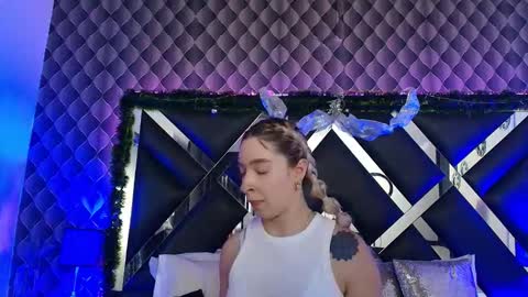 victtoria lee online show from December 18, 2025, 7:09 pm