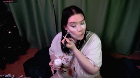 viesicaa online show from March 9, 2025, 4:33 pm