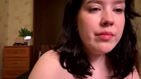 viesicaa online show from October 2, 2025, 6:04 pm