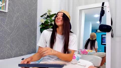 viictoriiasaenz online show from June 2, 2026, 1:18 am