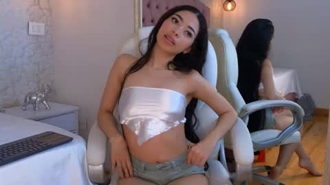 Violet  online show from December 13, 2025, 8:47 pm