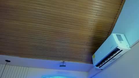 Viiolett online show from September 21, 2025, 7:59 pm