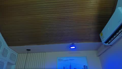 Viiolett online show from November 26, 2025, 7:48 pm